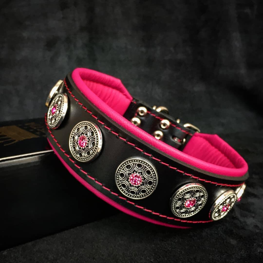 „Bijou“ Halsband Schwarz & Pink – edel & komfortabel